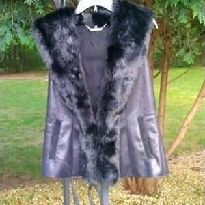 NWOT White House Black Market Faux fur/faux suede vest size Medium